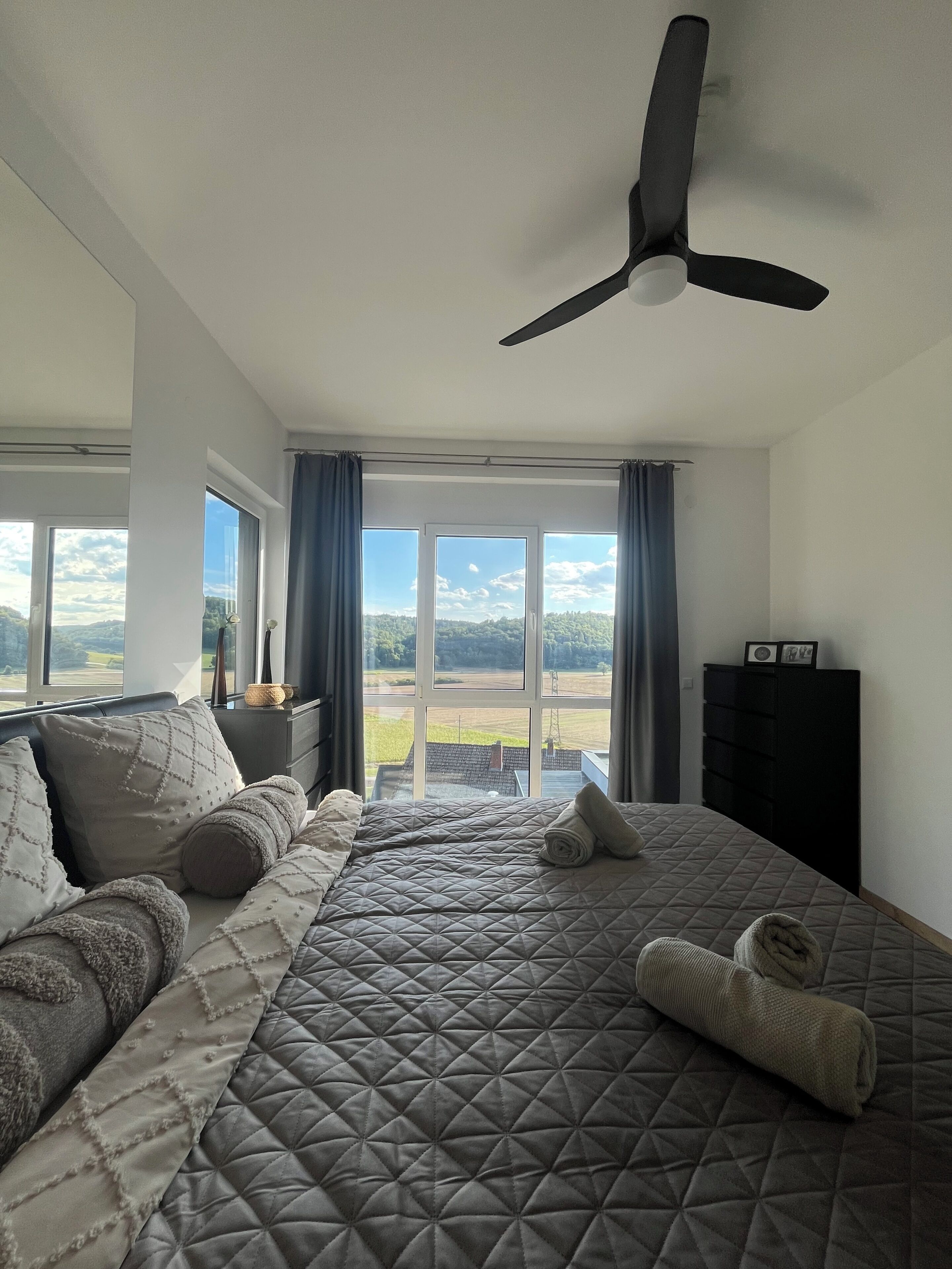 3 bedrooms, in-room safe, desk, iron/ironing board