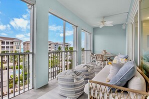 Outdoor dining - Sister’s Paradise by AMI Locals (Bradenton)