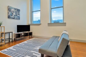 Living area - Private Studio - Parking Nearby - Walk DT - 3F (Louisville)