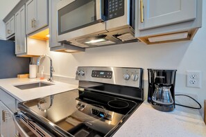 Private kitchen - Private Studio - Parking Nearby - Walk DT - 3F (Louisville)