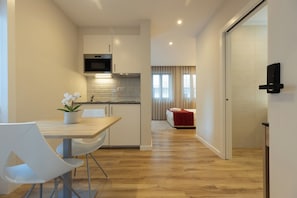 Superior studio, uitzicht op tuin | Dineren