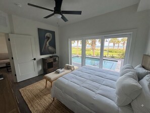 Room - Oceanfront luxury escape 5-bedroom home with private pool in sunny Myrtle Beach! (Myrtle Beach)