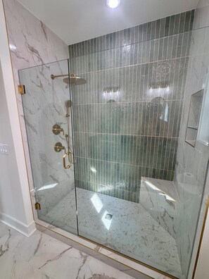 Bathroom - Oceanfront luxury escape 5-bedroom home with private pool in sunny Myrtle Beach! (Myrtle Beach)