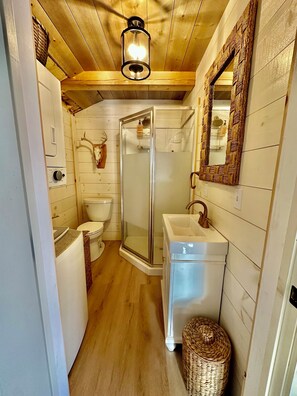 Dusche, Handtücher, Seife, Toilettenpapier