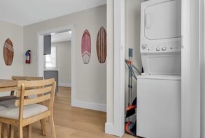 Dining - Newly Renovated - Pet OK - 2BR Steps to Beach (Wildwood)
