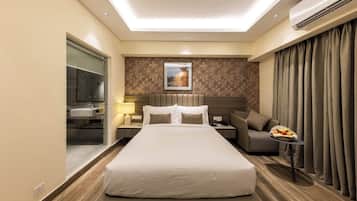 Habitación doble estándar | Ropa de cama de alta calidad, minibar y escritorio