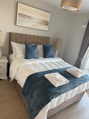 Deluxe kamer, balkon | Een kluis op de kamer, verduisterende gordijnen