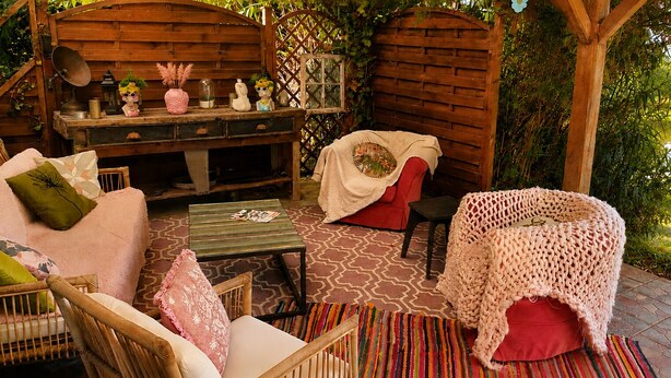Terrace/patio - A Stroll Along the Pond (Glisy)