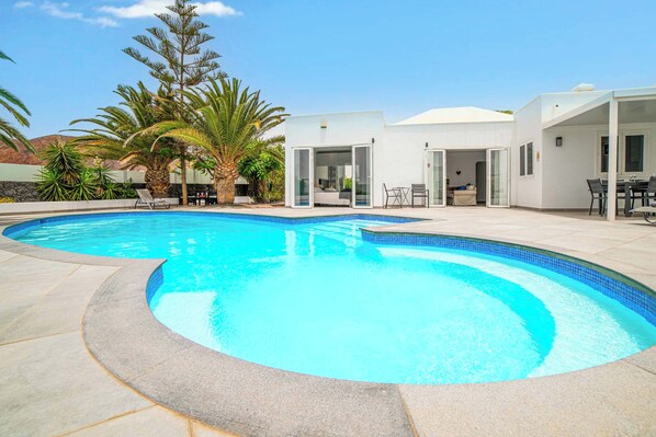 Pool - Villa Botanica - Four Bedroom Villa, Sleeps 8 (Playa Blanca)