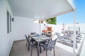 Outdoor dining - Villa Botanica - Four Bedroom Villa, Sleeps 8 (Playa Blanca)