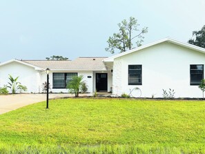 Exterior - Sun, Beautiful Beaches & Serenity — Peaceful 3-Bedroom house Palm Coast Getaway (Palm Coast)