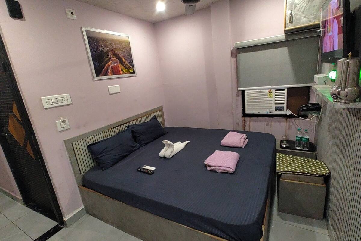 Chambre Double Supérieure | Bureau, espace de travail pour ordinateur portable, rideaux occultants