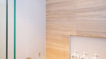 Apartamento, balcón | Baño