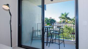 Apartamento, balcón | Interior