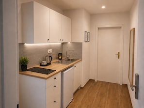 Deluxe-dobbeltværelse | Privat køkken | Køleskab på fællesareal, mikrobølgeovn på fællesareal