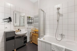 Bathroom - Vrbo Property (Berlin)