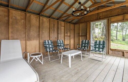 Private 2 BDRM Lakefront Retreat with Dock, Boathouse, Games Room & Firepit