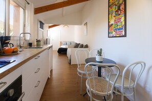 Private kitchen - La Maisonnette de Cholet - Studio avec jardin (Cholet)