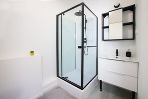 Bathroom - La Maisonnette de Cholet - Studio avec jardin (Cholet)