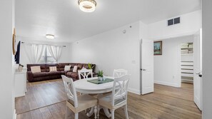 Dining Area - Station Square Condominiums – Spacious Downtown Clearwater Retreat with Resort-Style Amenities (Clearwater)