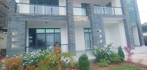 Chambre Double Confort, balcon, vue ville | Détail de l’extérieur