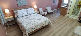 Whitetail Suites Peaceful Cabin 1, Near Amish Country & Mohican