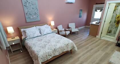Whitetail Suites Peaceful Cabin 1, Near Amish Country & Mohican