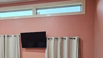 1 bedroom, WiFi (free), bed sheets