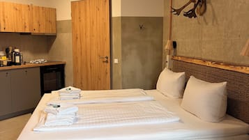 Iron/ironing board, WiFi, bed sheets