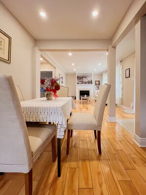Dining - Peaceful 3BR Retreat w/Backyard & Free Parking (Richmond Hill)