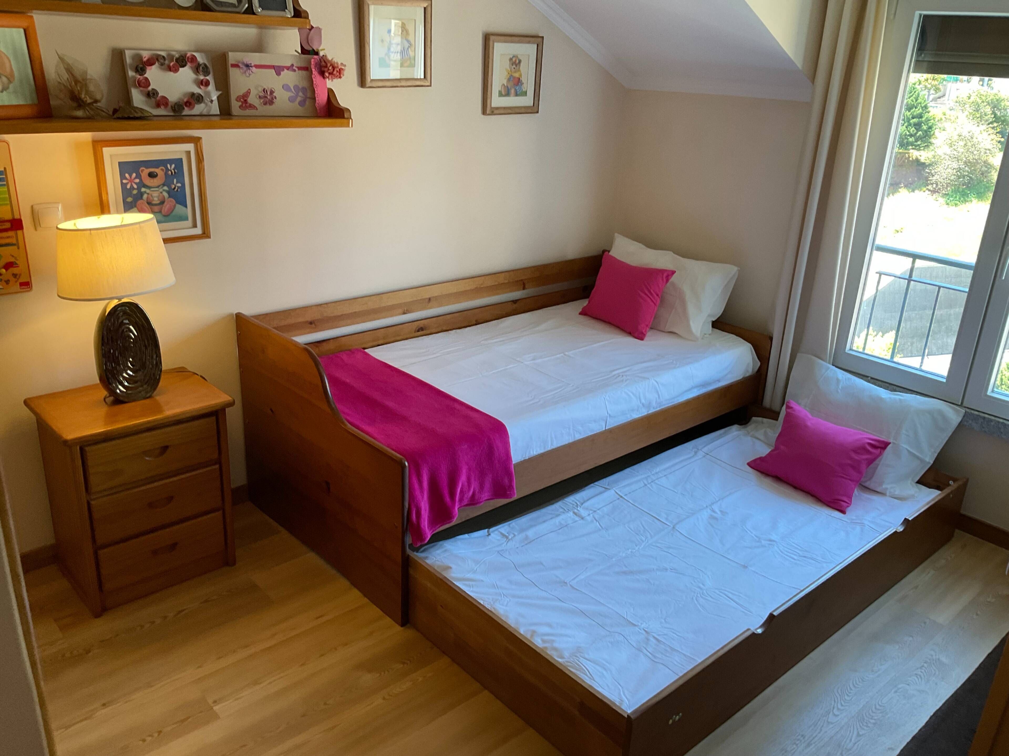 3 bedrooms, iron/ironing board, free WiFi, bed sheets