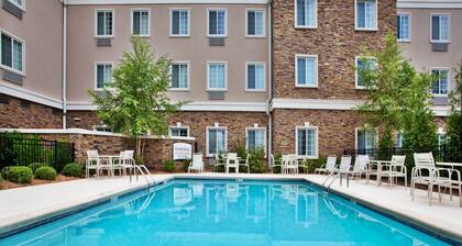 Columbus Stay w/ Full Kitchen | Free Breakfast!