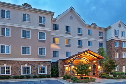 Columbus Stay w/ Full Kitchen | Free Breakfast!