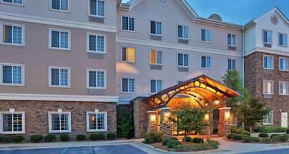 Columbus Stay w/ Full Kitchen | Free Breakfast!