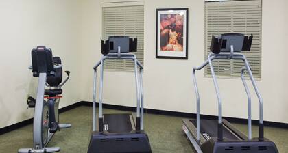 Columbus Stay w/ Kitchen, Breakfast & More!