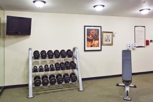 Columbus Stay w/ Kitchen, Pool & Breakfast!