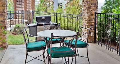 Columbus Suite w/ Kitchen | Free Breakfast!
