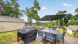 Outdoor dining - Monte Ne Lakehouse - Lake View (Rogers)