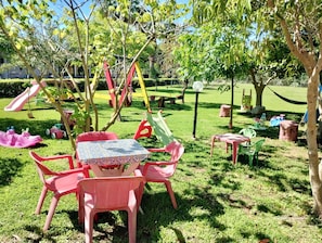 Área de juegos infantiles al aire libre