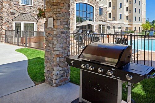 Chic 1BR Conference Suite | Free Breakfast + Pool
