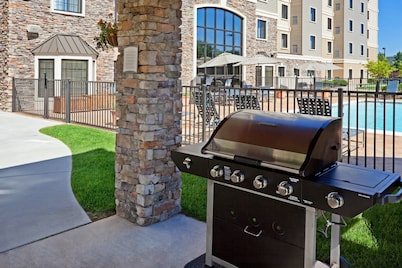 Chic 1BR Conference Suite | Free Breakfast + Pool