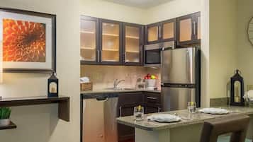 Fridge, microwave, stovetop, dishwasher