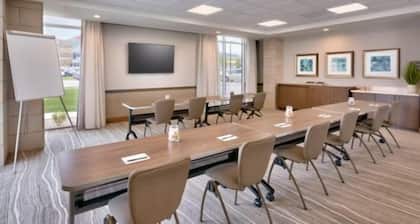 Accessible Studio | Kitchen, Free Breakfast + Pool