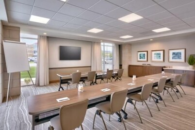 Accessible Studio | Kitchen, Free Breakfast + Pool