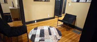 Remodeled 2-bedroom apartment w/ bonus room. Accessible to public transportation