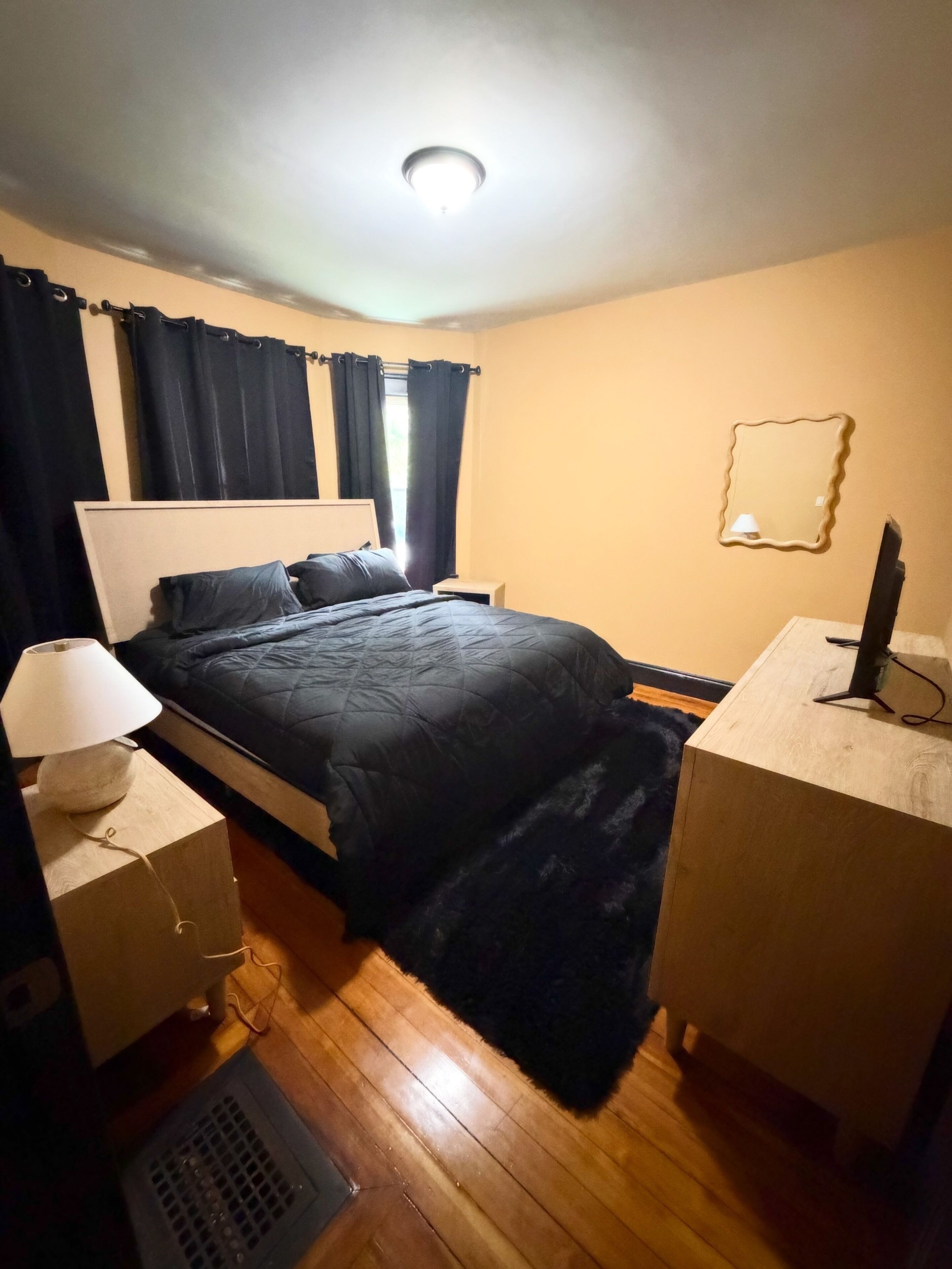 2 bedrooms, WiFi (free), bed sheets