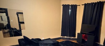 Remodeled 2-bedroom apartment w/ bonus room. Accessible to public transportation