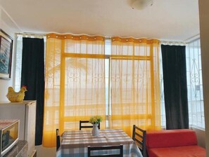 Dining - Cozy 1-bedroom apartment in tranquil Ballenita with AC (Ballenita)