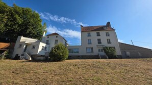 Exterior - First-Floor Room with Private Garden and Wi-Fi (Essômes-sur-Marne)