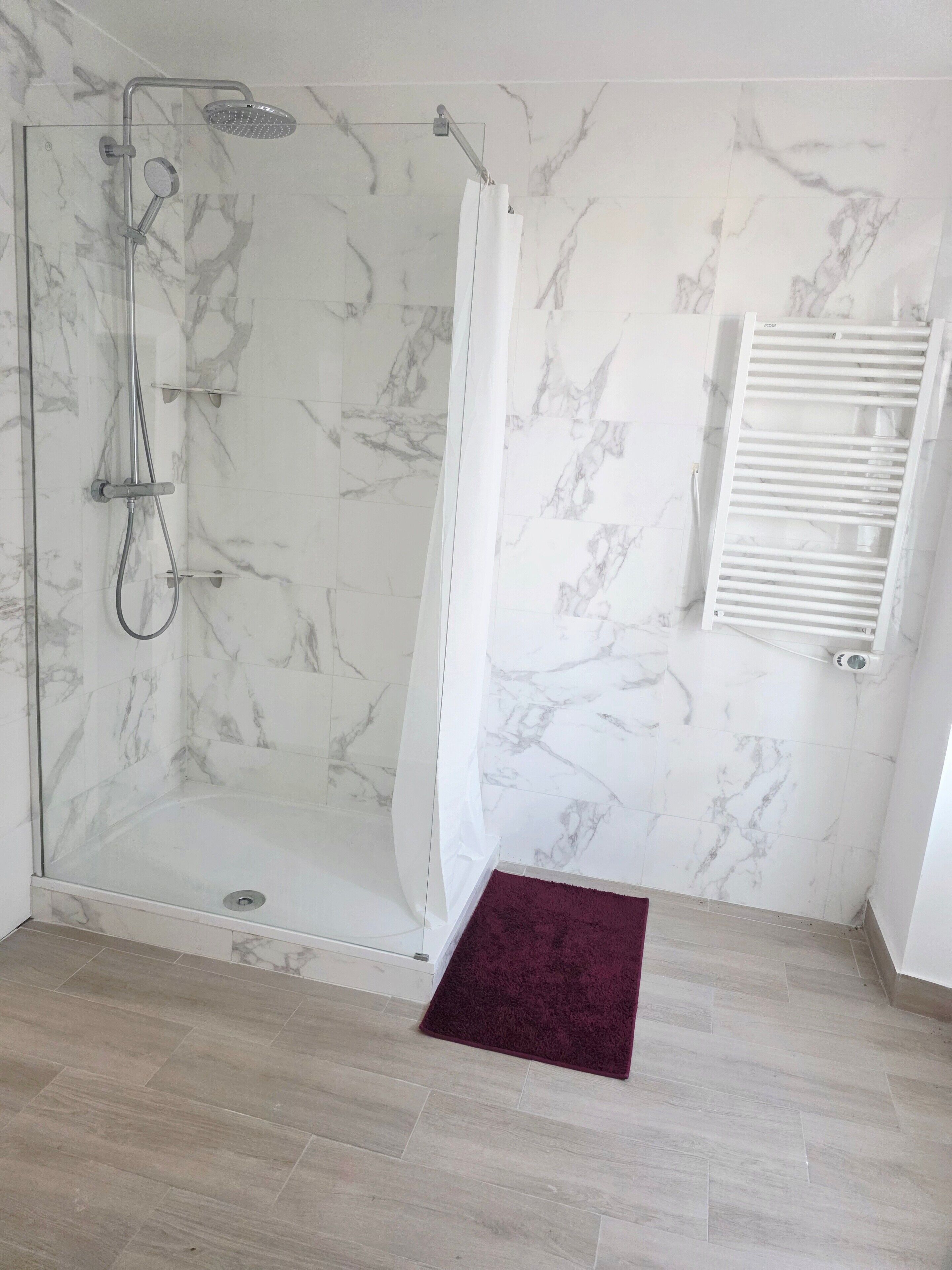Shower, towels